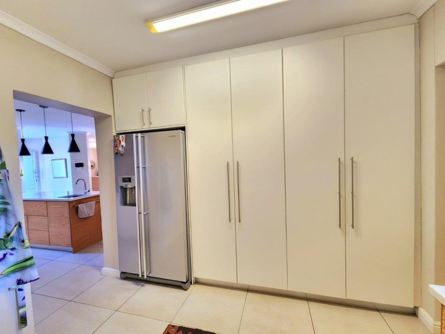 5 Bedroom Property for Sale in Panorama Western Cape